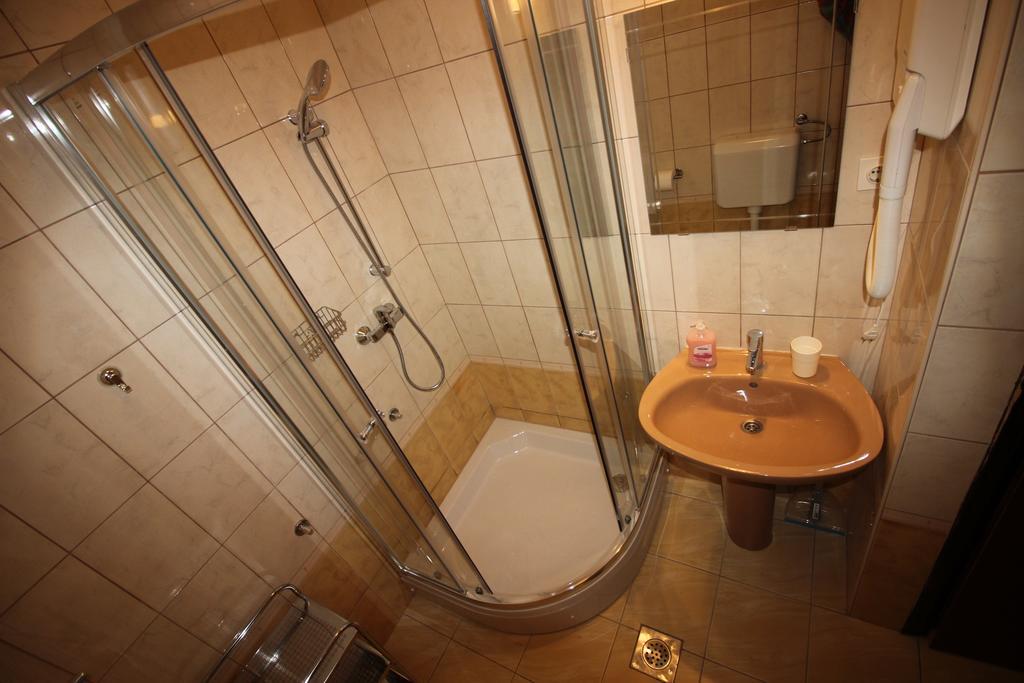Apartments Nikola Novi Vinodolski Esterno foto