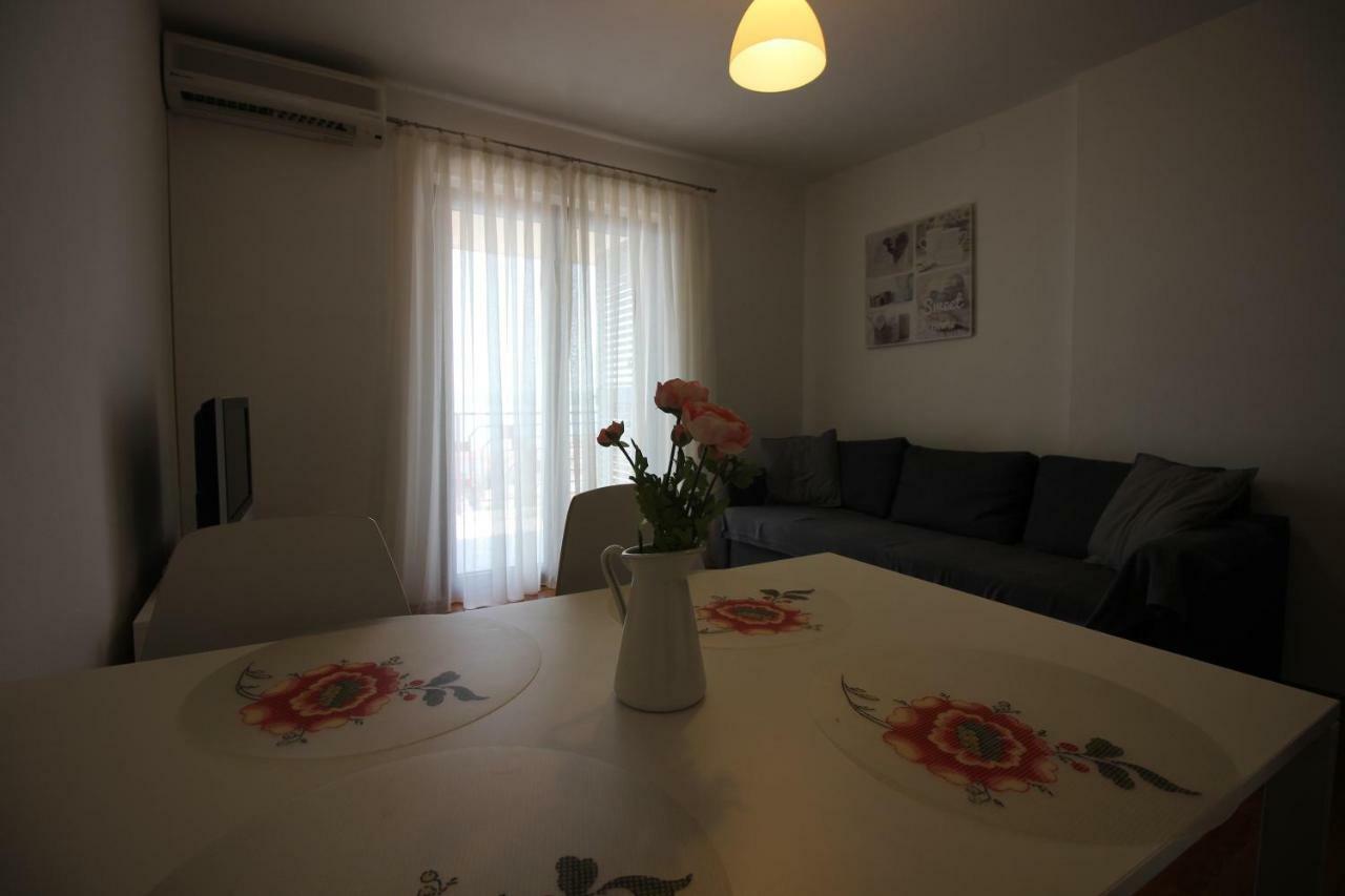 Apartments Nikola Novi Vinodolski Esterno foto